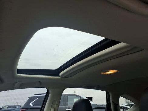 Used 2016 Honda CR-V Touring image 4