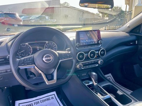 Used 2025 Nissan Sentra SV image 12