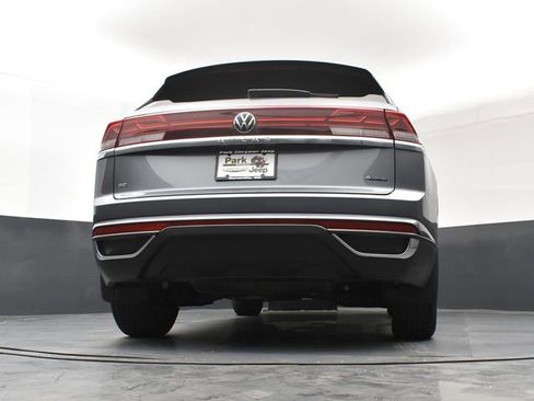 Used 2024 Volkswagen Atlas Cross Sport SE image 23