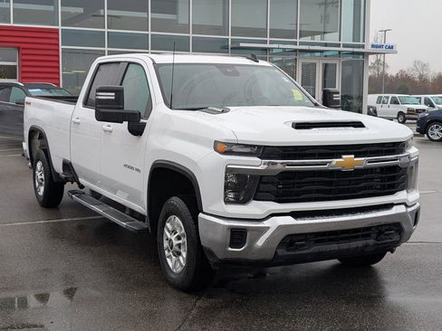 Used 2024 Chevrolet Silverado 2500 LT image 3