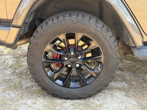 Used 2021 Jeep Wrangler Unlimited Sahara AWD/4WD image 13