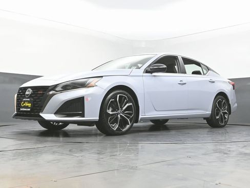 Used 2023 Nissan Altima 2.5 SR image 52