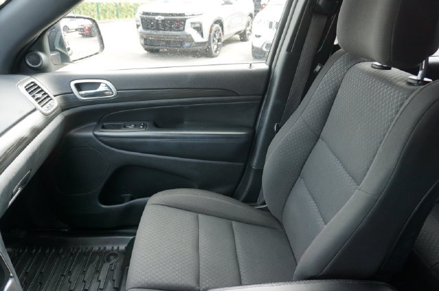 Used 2022 Jeep Grand Cherokee Laredo E RWD image 31