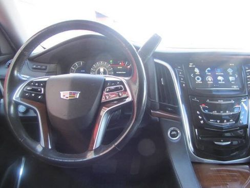 Used 2018 Cadillac Escalade Luxury image 20