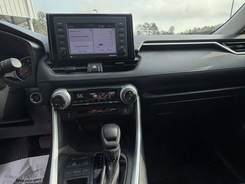 Used 2022 Toyota RAV4 XLE image 14