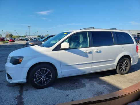 Used 2016 Dodge Grand Caravan R/T FWD image 4