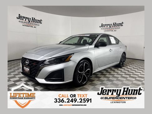 Used 2024 Nissan Altima 2.5 SR w/ SR Premium Package FWD image 1