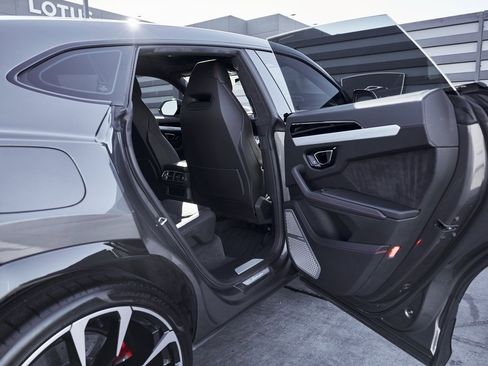 Used 2021 Lamborghini Urus image 24