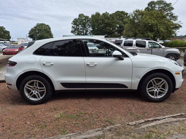 Used 2018 Porsche Macan AWD/4WD image 2