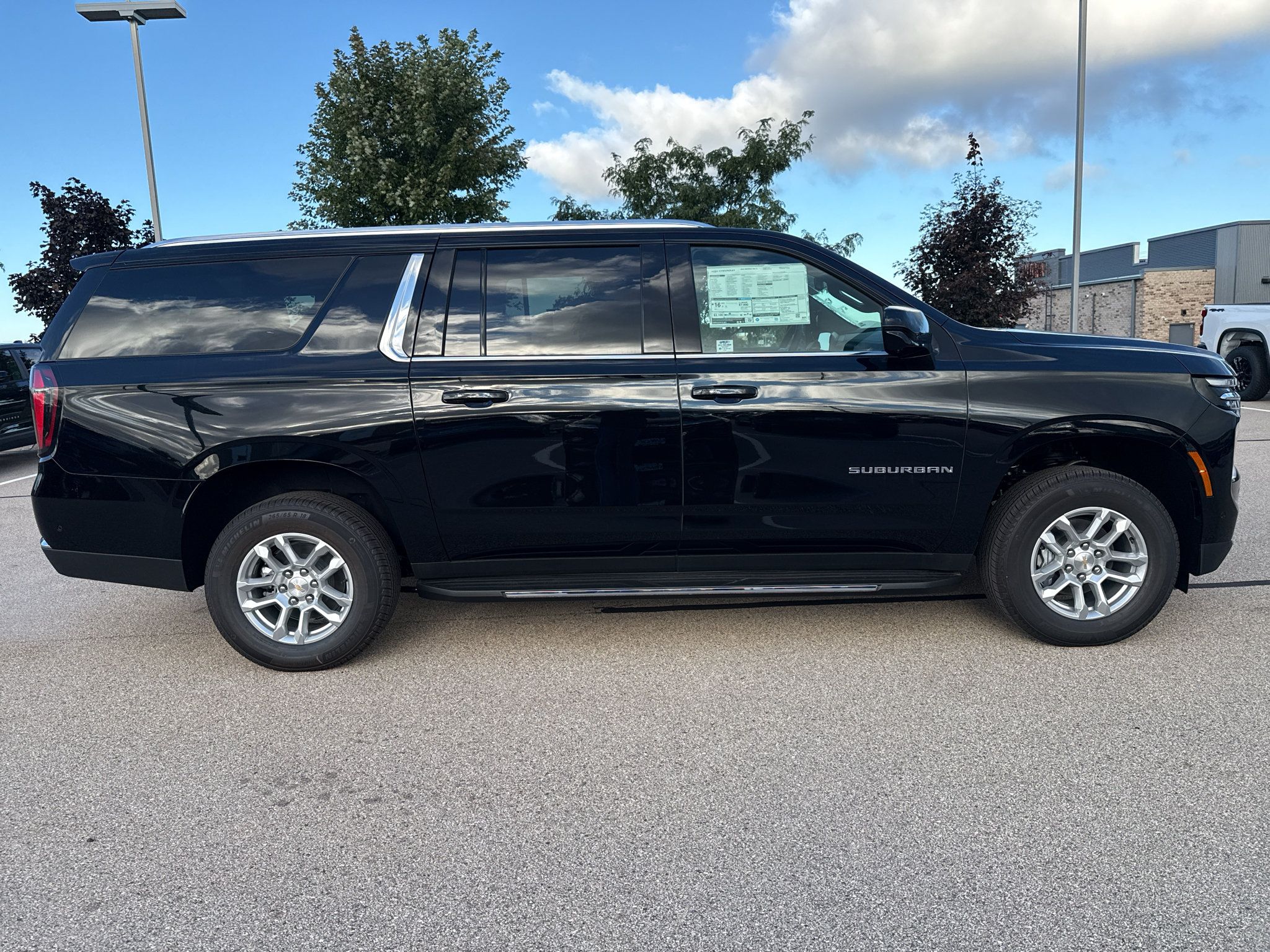 New 2026 Chevrolet Suburban LS w/ Max Trailering Package AWD/4WD image 5