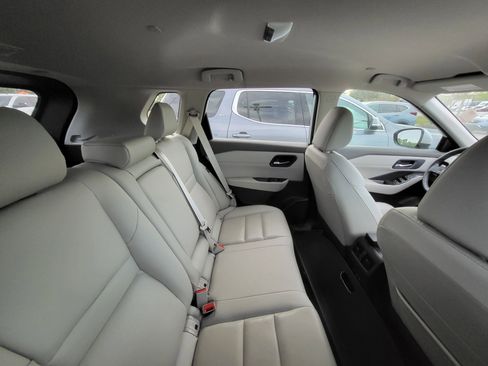 Used 2024 Nissan Rogue SL image 9