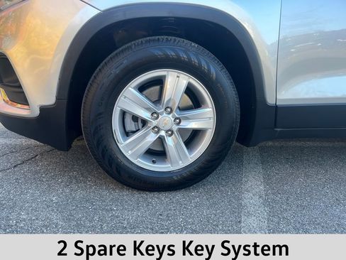 Used 2021 Chevrolet Trax LT w/ Driver Confidence Package image 6