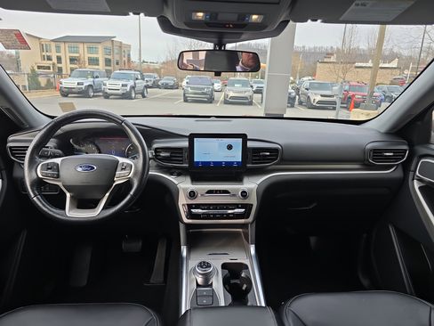 Used 2021 Ford Explorer XLT w/ Equipment Group 202A image 18