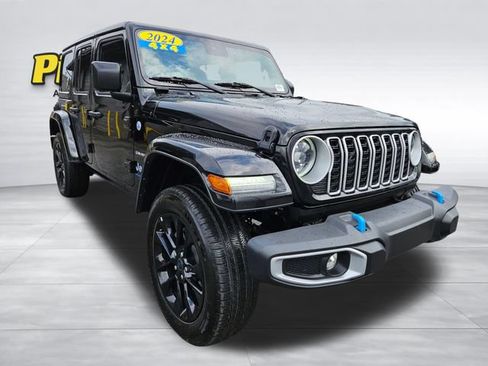 Used 2024 Jeep Wrangler Unlimited Sahara AWD/4WD image 8
