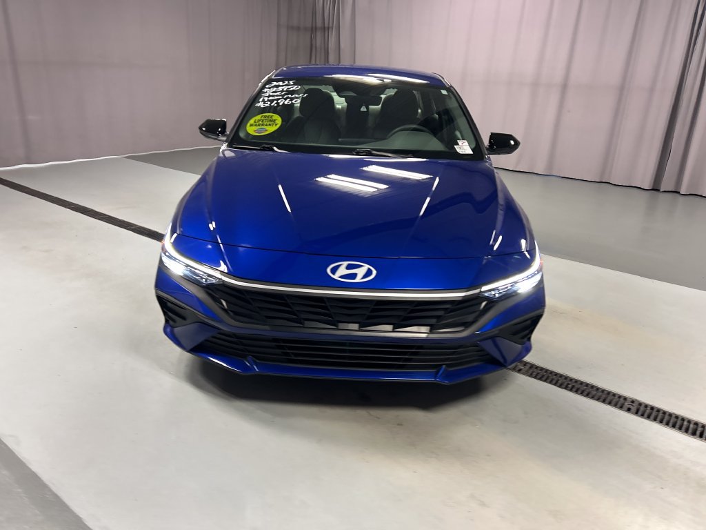 Used 2025 Hyundai Elantra Sport FWD image 2
