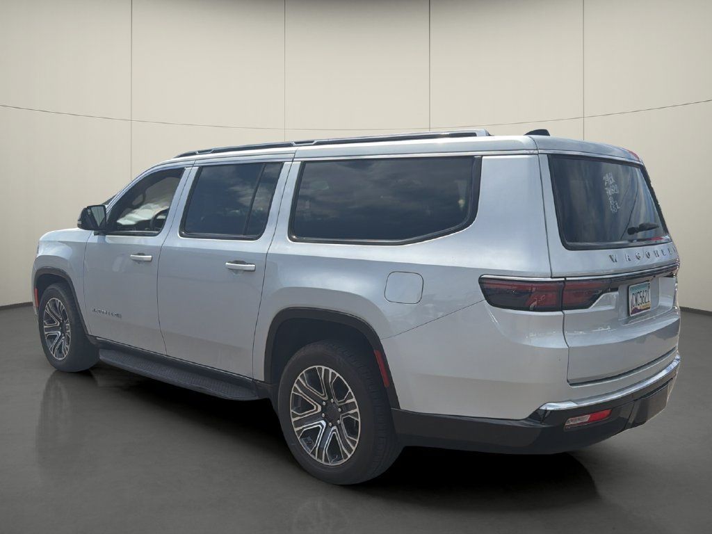 Used 2024 Jeep Wagoneer L Series II w/ Flexible Seating Group RWD image 5