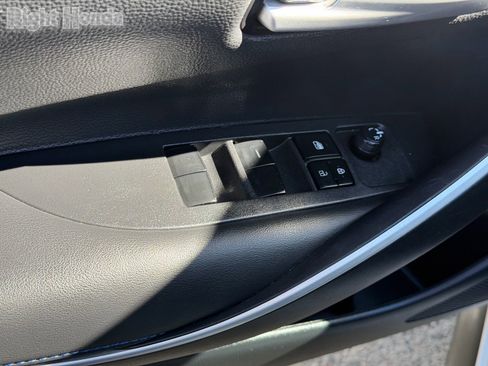 Used 2022 Toyota Corolla SE w/ Carpet Mat Package (TMS) image 11