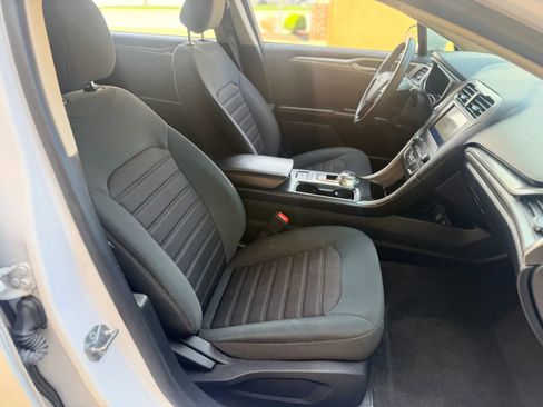 Used 2020 Ford Fusion SE image 20