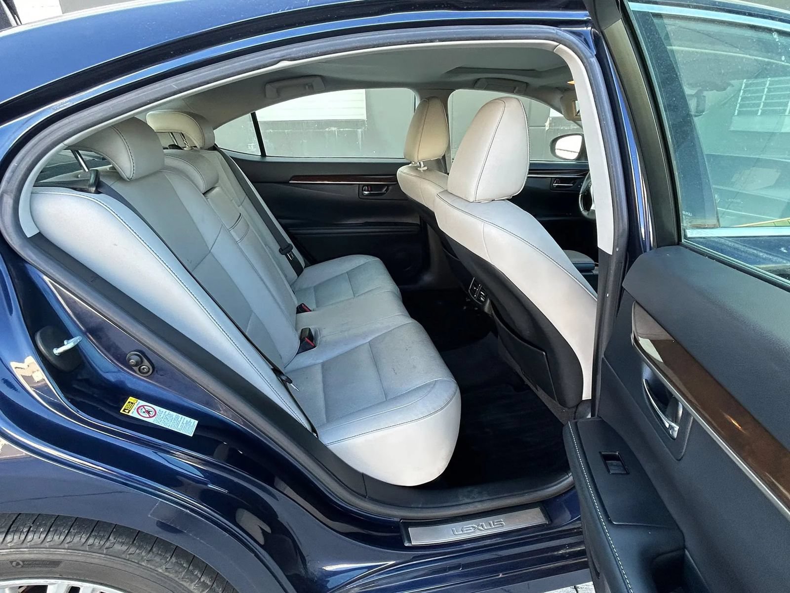 Used 2015 Lexus ES 350 w/ Luxury Package FWD image 12