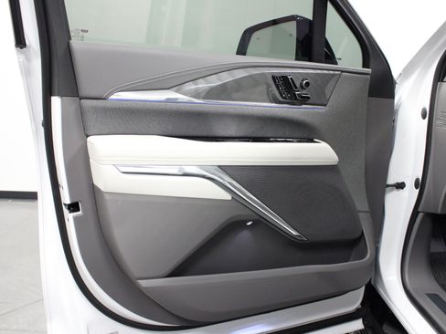 Used 2025 Cadillac Escalade IQ Luxury 1 AWD/4WD image 11