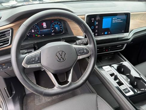 Used 2025 Volkswagen Atlas SE AWD/4WD image 25