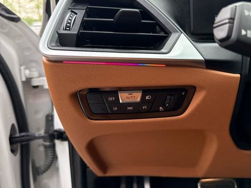 Used 2023 BMW 330i Sedan w/ M Sport Package image 18