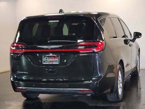 Used 2023 Chrysler Pacifica Touring-L FWD image 26