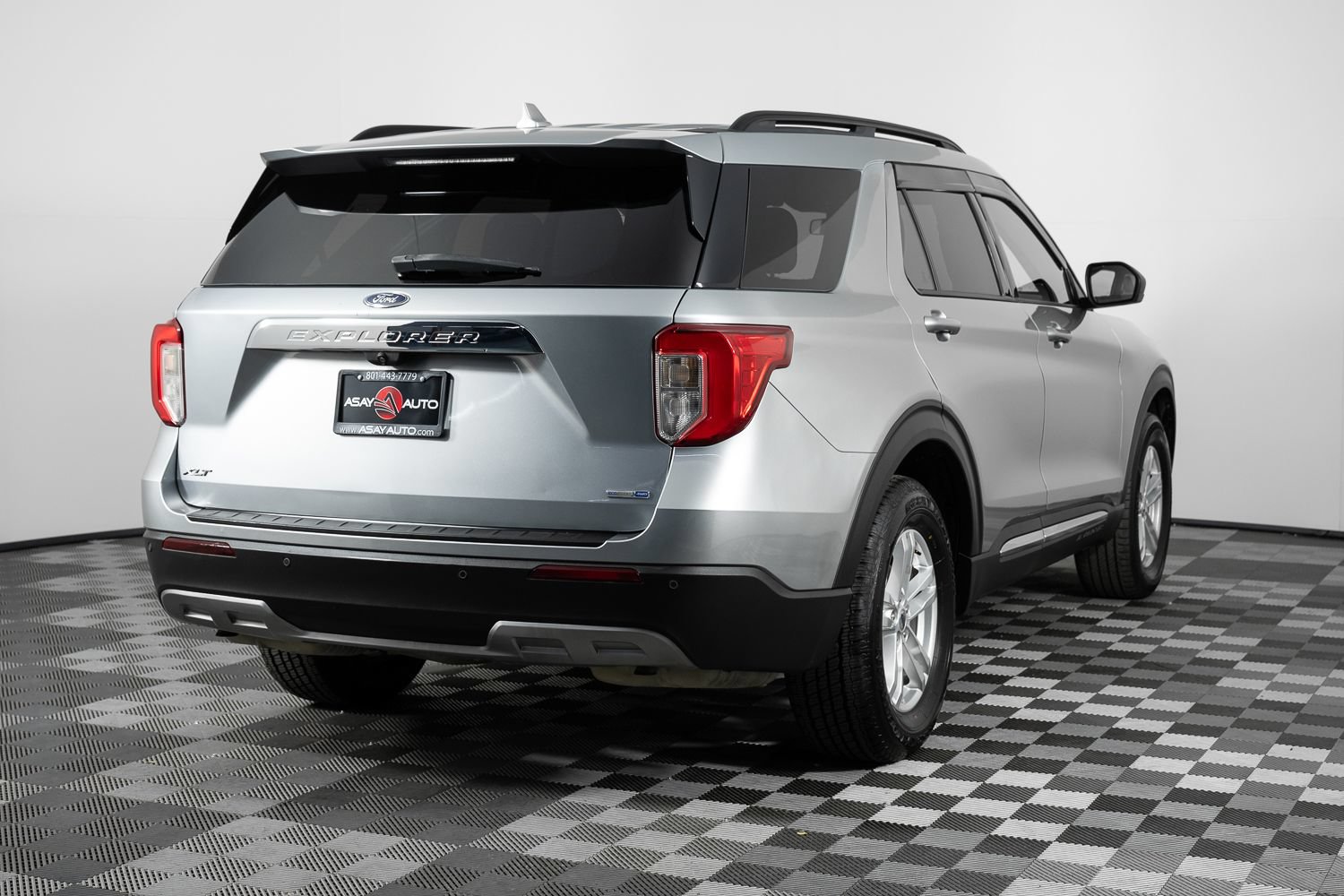 Used 2020 Ford Explorer XLT w/ Equipment Group 202A AWD/4WD image 7