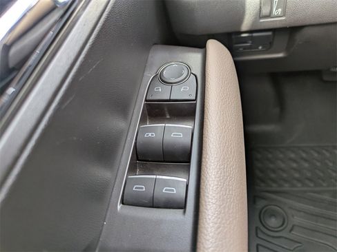 Used 2024 GMC Canyon Denali image 24