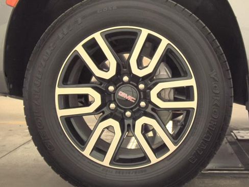 Used 2024 GMC Yukon AT4 w/ Technology Package AWD/4WD image 12