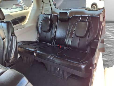 Used 2024 Chrysler Pacifica Touring-L FWD image 24