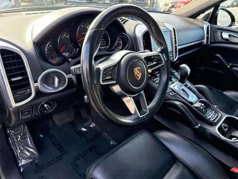Used 2018 Porsche Cayenne image 26