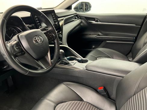 Used 2021 Toyota Camry SE FWD image 16