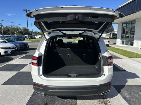 Used 2025 Honda Pilot Black Edition image 5