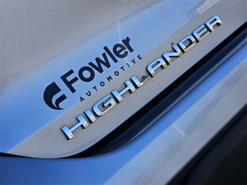 Certified 2023 Toyota Highlander XLE image 9