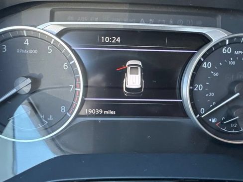 Used 2024 Nissan Pathfinder SL FWD image 6