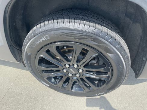 Used 2022 GMC Acadia SLT w/ Elevation Edition FWD image 13