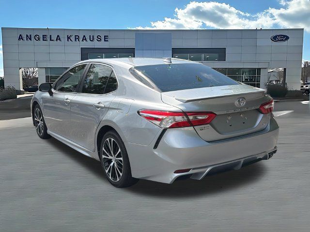 Used 2020 Toyota Camry SE FWD image 5