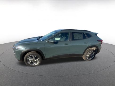 Used 2025 Chevrolet Trax LT image 9