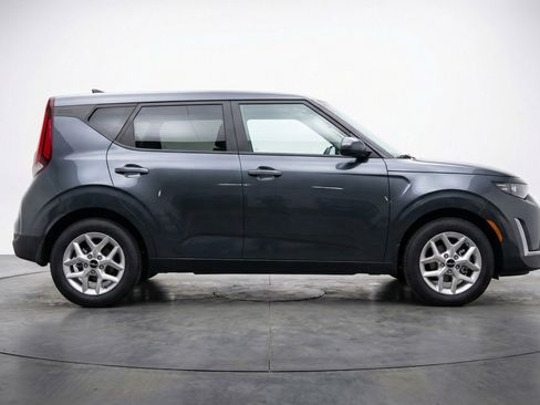 Used 2025 Kia Soul LX w/ LX Technology Package image 9