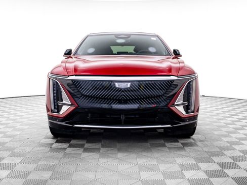 Used 2025 Cadillac Lyriq Luxury w/ LPO, Floor Liner Package AWD/4WD image 9