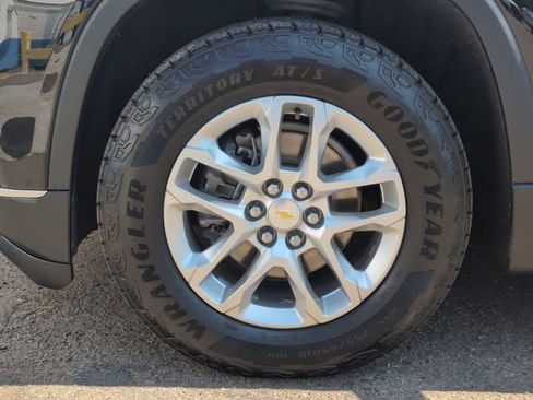 Certified 2021 Chevrolet Traverse LT FWD image 31