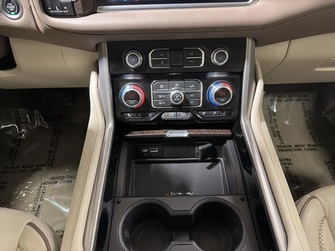 Used 2021 GMC Yukon Denali w/ Denali Premium Package AWD/4WD image 17