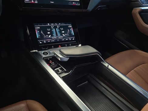Certified 2024 Audi Q8 e-tron Premium Plus w/ Premium Plus Package AWD/4WD image 26