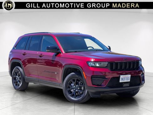 Used 2025 Jeep Grand Cherokee Altitude AWD/4WD image 1