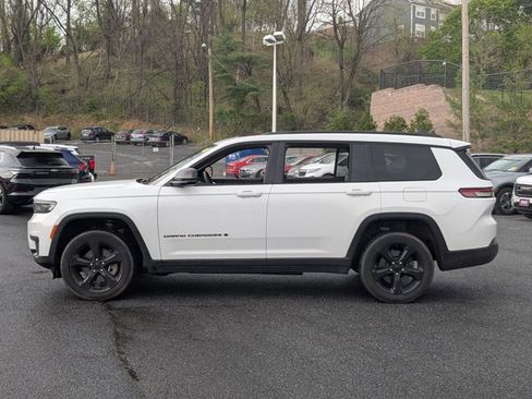 Used 2023 Jeep Grand Cherokee L Laredo image 8