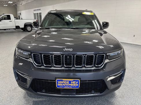 Used 2025 Jeep Grand Cherokee Limited w/ Luxury Tech Group II AWD/4WD image 2