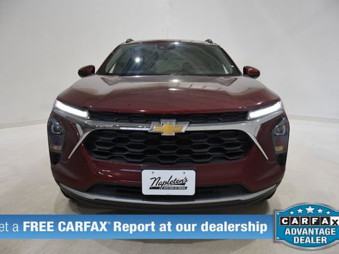 Used 2025 Chevrolet Trax LT image 2