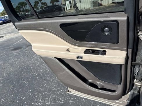 Used 2020 Lincoln Aviator Reserve w/ Equipment Group 201A image 13