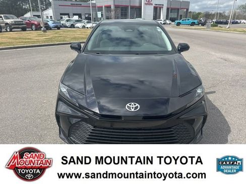 Used 2025 Toyota Camry LE image 7